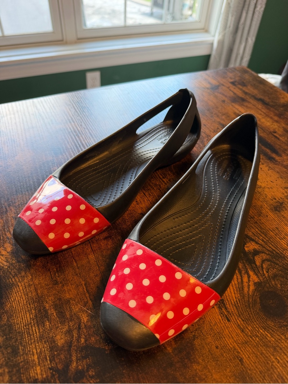 Women’s Black Flats with Red Polka Dot Toe Cap Minnie crocs
